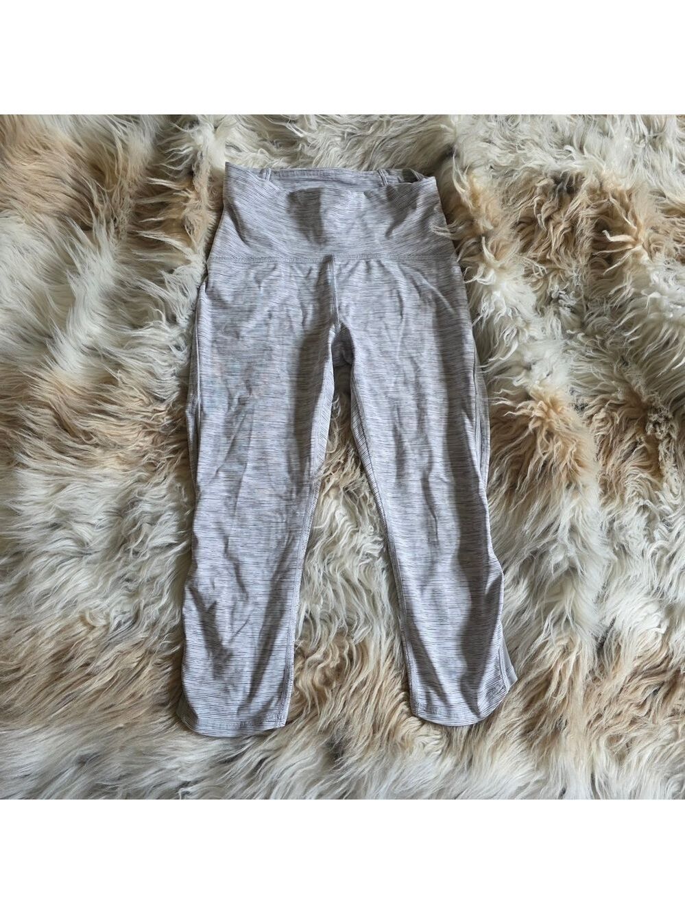 Lululemon Train Times Crop (17")
Wee Are From Space Ice Grey Alpine White